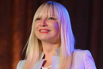 Sia Settles